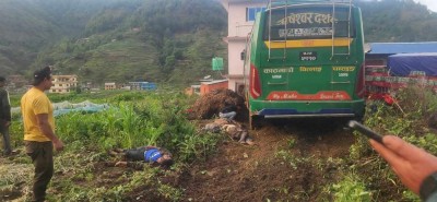  ब्रेक फेल भएको बस उपमेयरको घरभित्र छिर्यो, दुई जनाको मृत्यु 