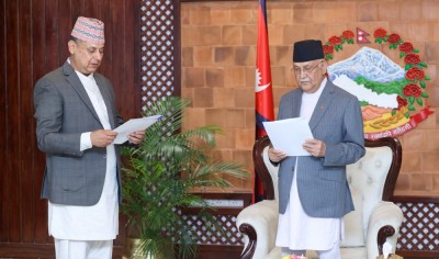  कुलपतिसमक्ष नवनियुक्त उपकुलपति अर्यालले लिए शपथ 