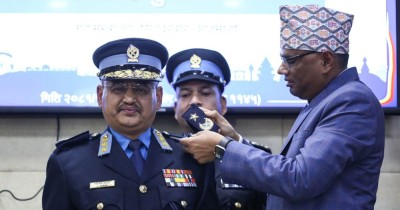  प्रहरी प्रमुख थापालाई दर्ज्यानी चिह्न 