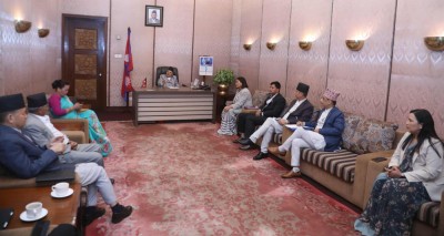 सभामुख घिमिरेले तीन दलका प्रमुख सचेतकसँग छलफल गर्दै 