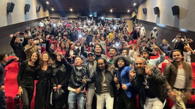  ‘होस्टेल ३’ को क्रेज, दर्शक भेट्न कलाकार हल पुग्दा बोकेरै नचाए 