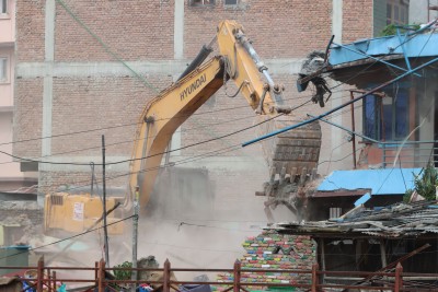  स्वयम्भू, बालाजु र देवीनगरका अतिक्रमित वस्ती हटाइँदै 
