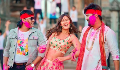  आर्यन सिग्देल र विना राउतको ‘होली सररर’ [भिडियो] 