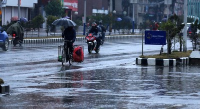  उपत्यकामा झरी, उडान प्रभावित 