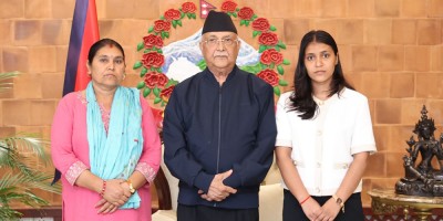  विपिनकी आमा र बहिनीले भेटे प्रधानमन्त्री 