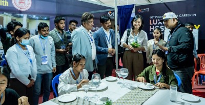  प्रशिक्षार्थी बनाएका बेकरीको स्वाद लिँदै क्योको भन्छिन्- ‘म मेलाको प्रशंसक हुँ’ 