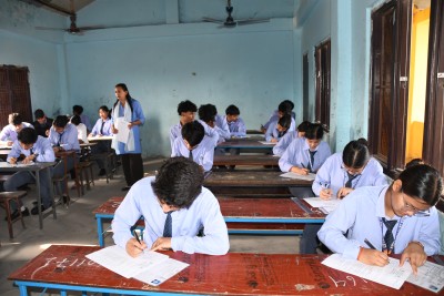  आजबाट कक्षा १२ को परीक्षा सुरु 