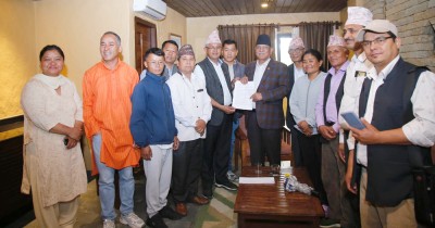  माओवादी अध्यक्ष दाहाललाई कास्कीका ५ वामपन्थी दलको ज्ञापनपत्र 