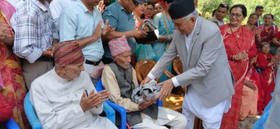  पुर्ख्योली थलोमा पुगेर राष्ट्रपतिले गरे ज्येष्ठ नागरिकलाई सम्मान 