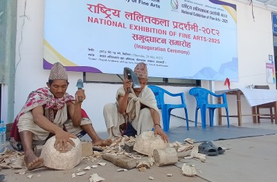  काठमाडौंमा राउटेको शिल्पकला, कपडामा बुट्टा भर्दै बाटुली र सुरमानी 