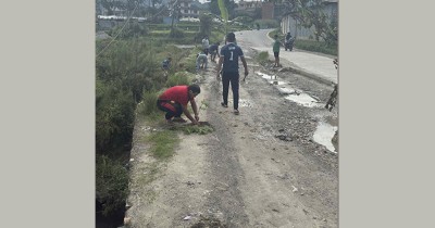  सडकमै केराको बोट रोपेर विरोध 