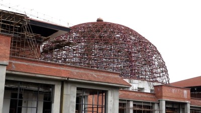  निर्माणाधीन संसद् भवनको कार्यप्रगतिबारे सांसदहरु निराश, भन्छन्- पुस १६ भित्रै सकिने आधार छैन 