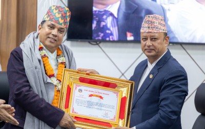  सुरेश आचार्यजस्ता व्यक्तित्व राज्यका सम्पत्ति हुन् : ऊर्जामन्त्री खड्का 