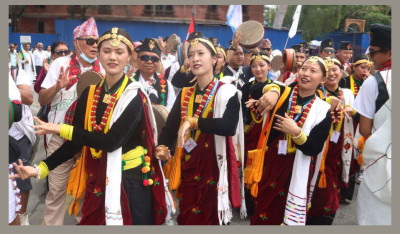  विश्व आदिवासी दिवसको अवसरमा काठमाडौंमा सांस्कृतिक झाँकीसहितको र्‍याली [तस्वीरसहित] 