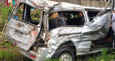  धादिङबाट पोखरा जाँदै गरेको ईभी गाडी दुर्घटना, ३ जनाको मृत्यु 