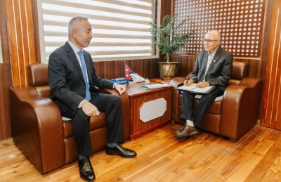  अर्थमन्त्री खनाल र जापानका राजदूतबीच भेट, आगामी सहयोगका क्षेत्रबारे छलफल 