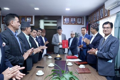  राजस्व परामर्श समितिद्वारा अर्थमन्त्रीसमक्ष प्रतिवेदन पेस 