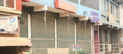 तीनकुने घटनाको डर : बल्खुका व्यवसायीले गरे दिनभर सटर बन्द 