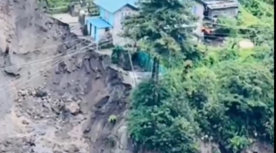  मनाङको घट्टे खोलामा आएको बाढीले ४ घर बगायो, सदरमुकाम चामे बगरले भरियो 