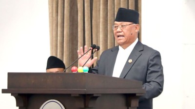  सामाजिक सञ्जालमा भाइरल हुनुभन्दा मुलुक सञ्चालनमा गम्भीर बन्न प्रधानमन्त्रीलाई आङदेम्बेको सुझाव 