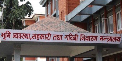  विदेशमा पिआर लिएर बसेका कर्मचारीलाई सरकारी सेवामा अयोग्य ठहरिने गरी कारबाहीको सिफारिस 