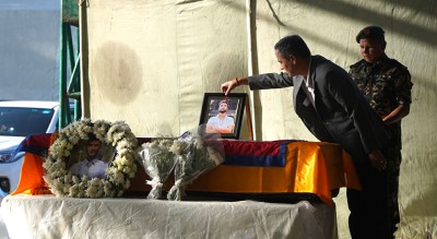  विपिन जोशीको शव स्वदेश आइपुग्यो, विमानस्थलमा प्रधानमन्त्री कार्कीसहित मन्त्रीहरूद्वारा श्रद्धाञ्जली 