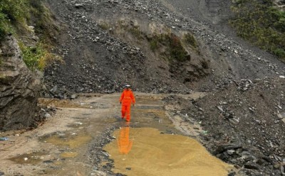  लेदो र पहिरोका कारण बीपी राजमार्ग अवरुद्ध 