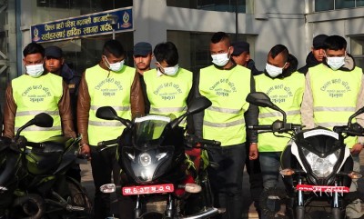  रातको समयमा मोटरसाइकलमा लुटपाट गर्न हिँड्ने गिरोह पक्राउ 