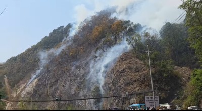  डढेलोले  २८ सामुदायिक वनको एक सय हेक्टर वन खरानी 