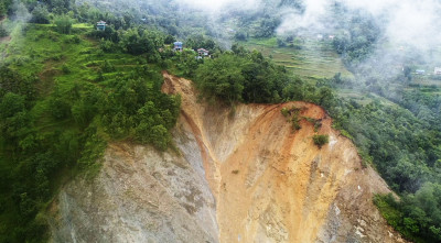  ओखलढुङ्गाको डाँडाखर्कमा दुई दशकदेखि निरन्तर पहिरो, सिङ्गो बस्ती नै जोखिममा 