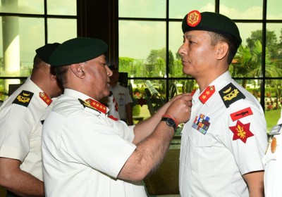  उपरथीमा बढुवालाई दर्ज्यानी चिह्न प्रदान 