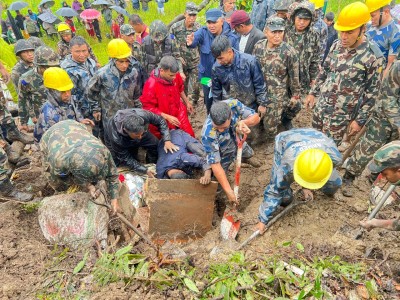  चरिकोटमा घर भत्किदा ३ जनाको मृत्यु,३ बर्षिय बालकको उद्धार 