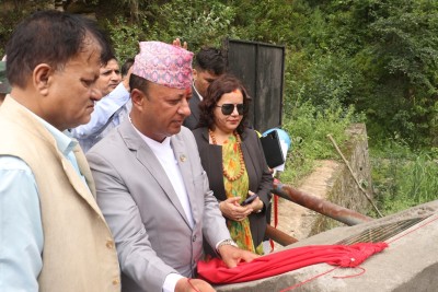  सङ्खुवासभामा दुई वटा नयाँ पुल सञ्चालनमा, ढिलाइसुस्तीप्रति मन्त्री खड्काको असन्तुष्टि 