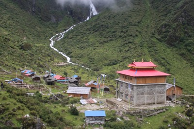  आर्थिक अभावमा जोङलुङ गुम्बा पुनर्निर्माण अधुरै 