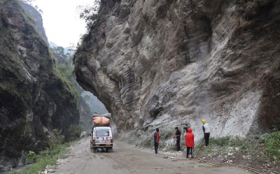  कालीगण्डकी करिडोर : बिस्फोटक पदार्थको प्रयोग गरी सडक विस्तार सुरु 