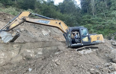  धुलिखेल-खावा सडकखण्ड : सवारीसाधानलाई रोकेरै काम थालियो 