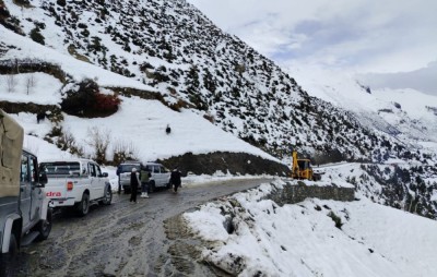  हिमपहिरोको जोखिमका कारण एक साताका लागि मनाङ पदयात्रामा रोक 
