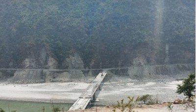  पटकपटक म्याद थपिएपनि ठेकेदारको लापरबाहीले रामेछापको कोलन्जोर घाटको पुल अझै सम्पन्न भएन 