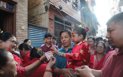  थिमिमा ६२ वर्षपछि जीवित देवी कुमारीको दर्शनसहित टीका ग्रहण गर्ने परम्परा सुरु 
