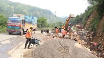  वर्षा सकियो : मुग्लिन–मलेखु सडकको कामले पायो तीव्रता 