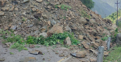  नारायणगढ–मुग्लिन सडकखण्डको खहरे खोलामा खसेको पहिरो पन्छाइँदै, दुईतर्फी सडक सञ्चालन गर्न केही समय 
