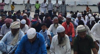  खडेरीले थलिएको मधेसमा पानीका लागि मुस्लिम समुदायको सामूहिक प्रार्थना 