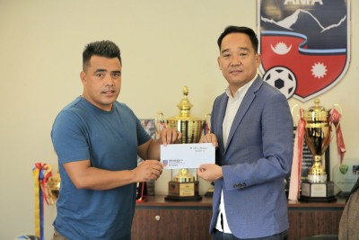  नवीन न्यौपाने महिला राष्ट्रिय फुटबल टिमको प्रशिक्षकमा नियुक्त 