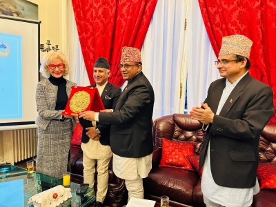  फ्रान्सेली नागरिकलाई नेपाल भ्रमणका लागि मन्त्री पाण्डेको निम्तो 