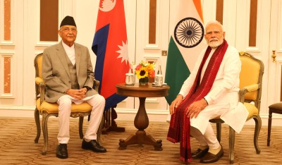  बैंककमा भारतीय समकक्षी मोदीसँग प्रधानमन्त्री ओलीको भेट 