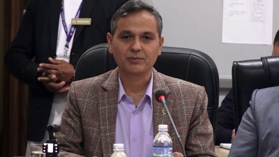  नागरिक सरकारमा रहेर दलीय गतिविधि गर्न पाइँदैन :  गृहमन्त्री अर्याल 