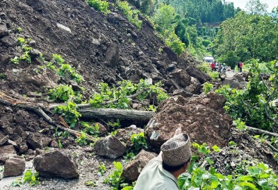 देशका विभिन्न राजमार्ग अवरुद्ध, केही सडकमा राति गाडी चलाउन नपाइने 
