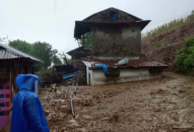  पाल्पामा पहिरोको बितण्डाः दुई घर भत्किए, एक महिला बेपत्ता 