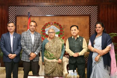  प्रधानमन्त्रीसँग कांग्रेस सभापति थापासहित पदाधिकारीको भेट 