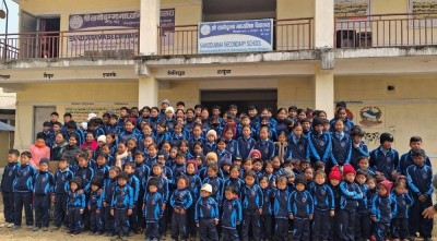  गाउँपालिकाद्वारा विद्यार्थीलाई पोसाक वितरण 